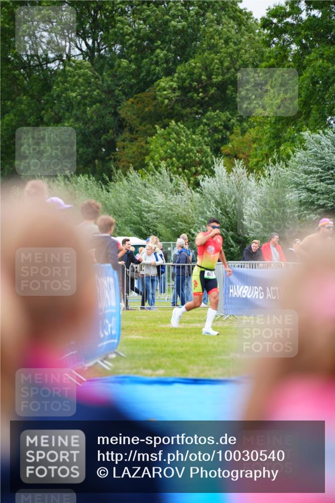 30.08.2026 - Elbe Triathlon Hamburg LAZAROV Photography http://msf.ph/oto/10030540 30.08.2026 10:21:32 Ziel  meine-sportfotos.de