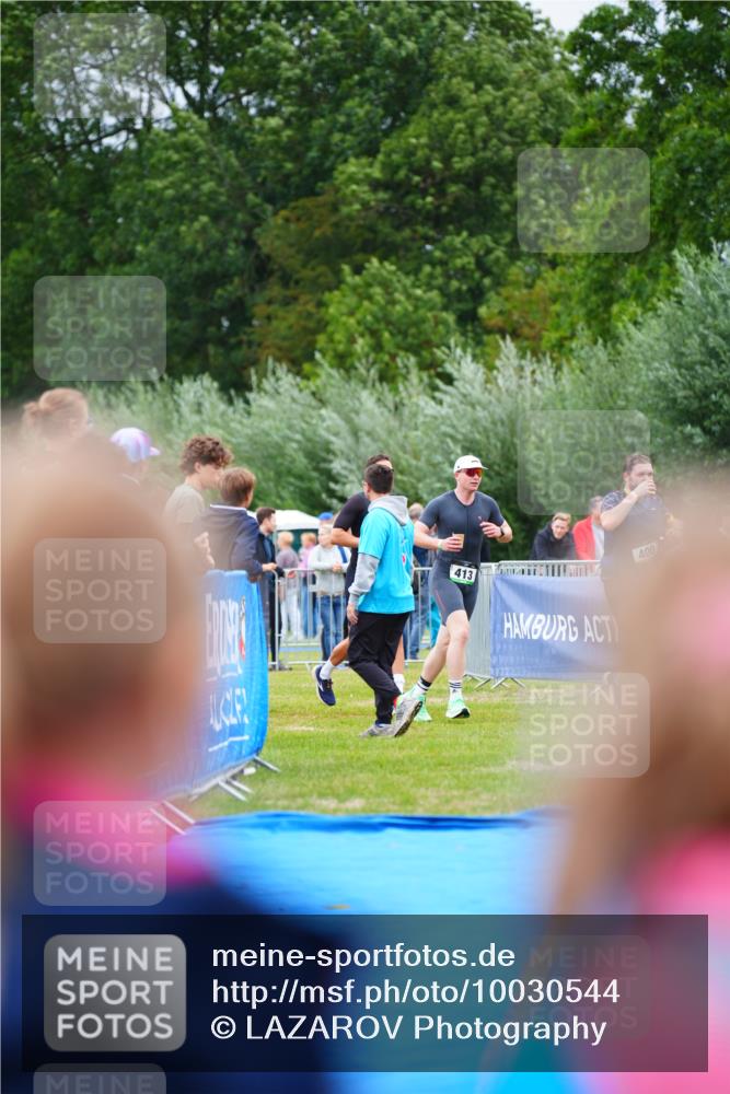 30.08.2026 - Elbe Triathlon Hamburg LAZAROV Photography http://msf.ph/oto/10030544 30.08.2026 10:21:34 Ziel  meine-sportfotos.de