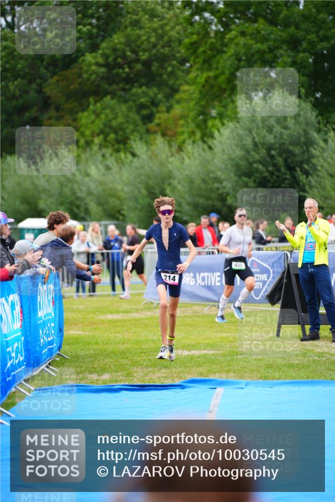 30.08.2026 - Elbe Triathlon Hamburg LAZAROV Photography http://msf.ph/oto/10030545 30.08.2026 10:21:57 Ziel 214 meine-sportfotos.de