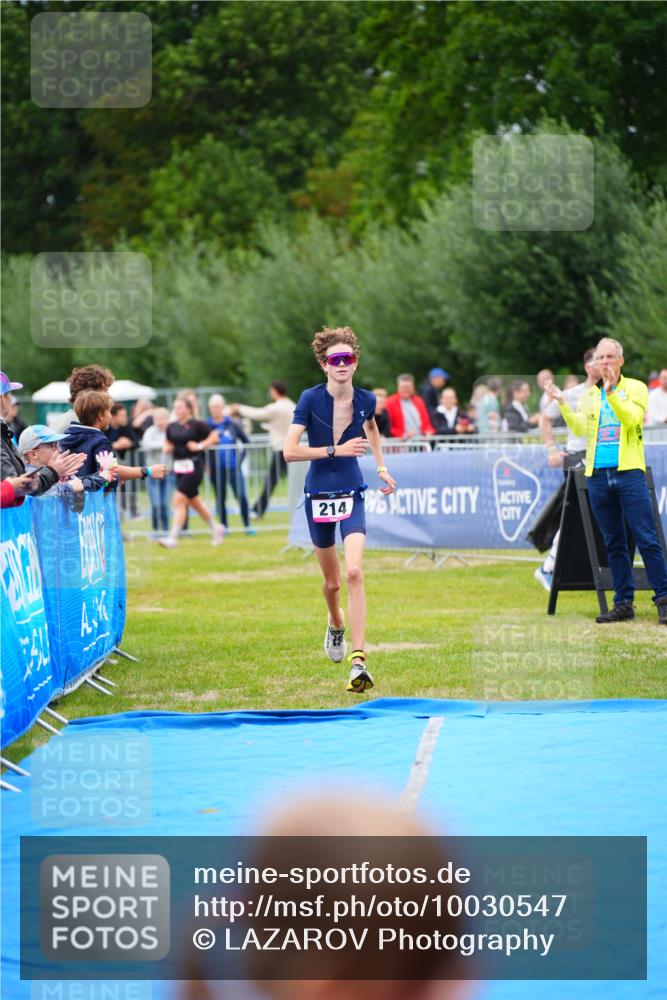 30.08.2026 - Elbe Triathlon Hamburg LAZAROV Photography http://msf.ph/oto/10030547 30.08.2026 10:21:58 Ziel 214 meine-sportfotos.de