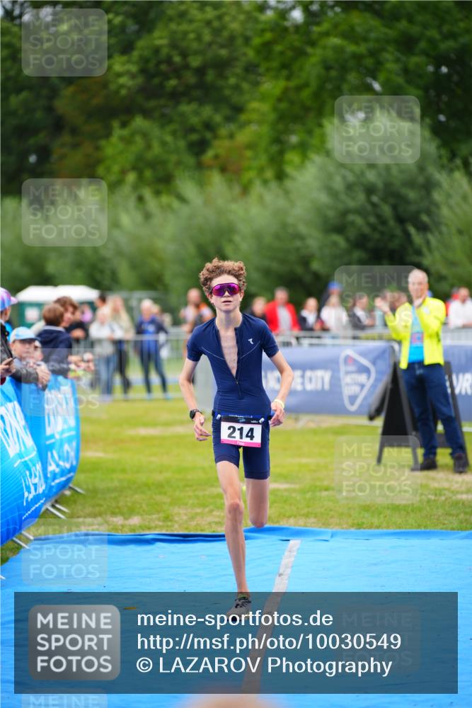 30.08.2026 - Elbe Triathlon Hamburg LAZAROV Photography http://msf.ph/oto/10030549 30.08.2026 10:21:59 Ziel 214 meine-sportfotos.de