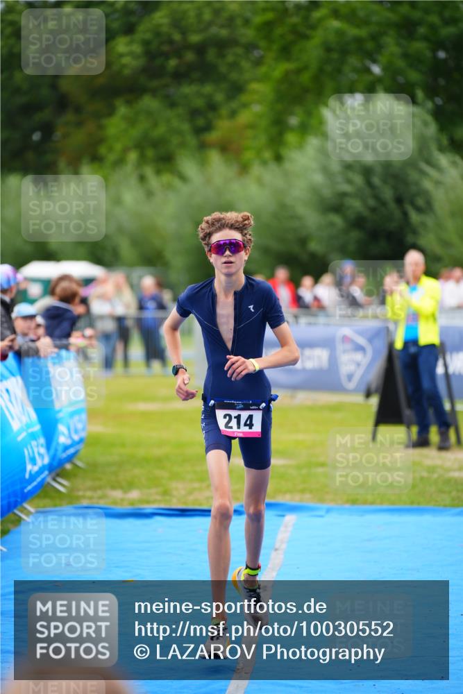 30.08.2026 - Elbe Triathlon Hamburg LAZAROV Photography http://msf.ph/oto/10030552 30.08.2026 10:21:59 Ziel 214 meine-sportfotos.de
