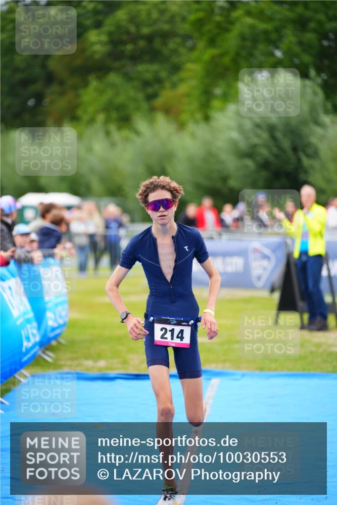 30.08.2026 - Elbe Triathlon Hamburg LAZAROV Photography http://msf.ph/oto/10030553 30.08.2026 10:22:00 Ziel 214 meine-sportfotos.de