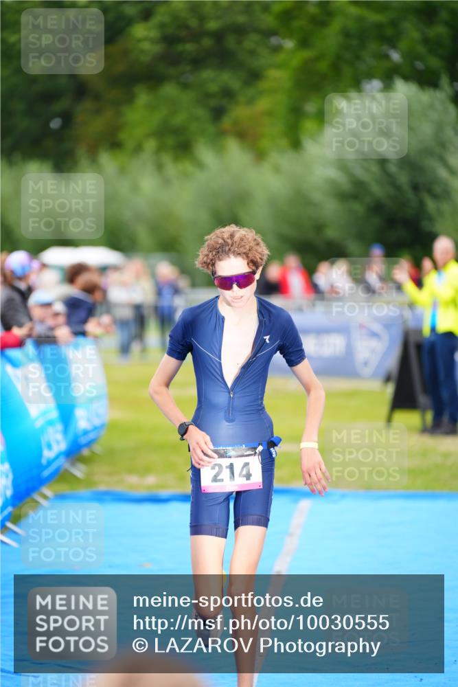 30.08.2026 - Elbe Triathlon Hamburg LAZAROV Photography http://msf.ph/oto/10030555 30.08.2026 10:22:00 Ziel 214 meine-sportfotos.de
