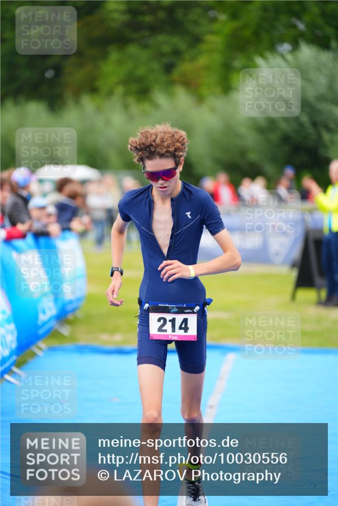 30.08.2026 - Elbe Triathlon Hamburg LAZAROV Photography http://msf.ph/oto/10030556 30.08.2026 10:22:00 Ziel 214 meine-sportfotos.de