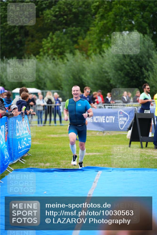 30.08.2026 - Elbe Triathlon Hamburg LAZAROV Photography http://msf.ph/oto/10030563 30.08.2026 10:22:26 Ziel 200 meine-sportfotos.de