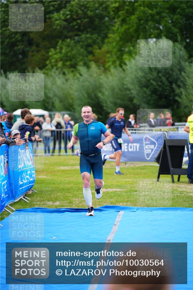 30.08.2026 - Elbe Triathlon Hamburg LAZAROV Photography http://msf.ph/oto/10030564 30.08.2026 10:22:26 Ziel 200 meine-sportfotos.de