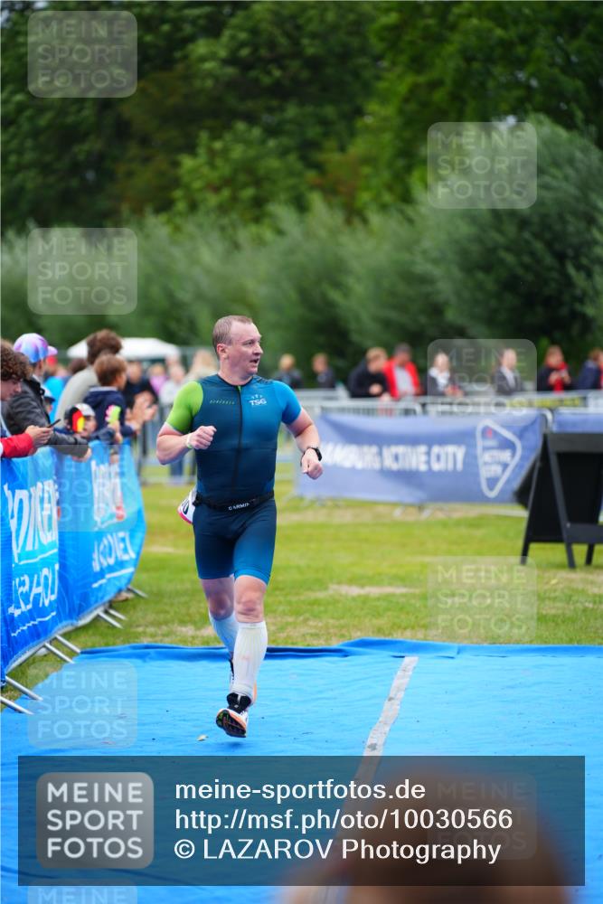 30.08.2026 - Elbe Triathlon Hamburg LAZAROV Photography http://msf.ph/oto/10030566 30.08.2026 10:22:27 Ziel 200 meine-sportfotos.de