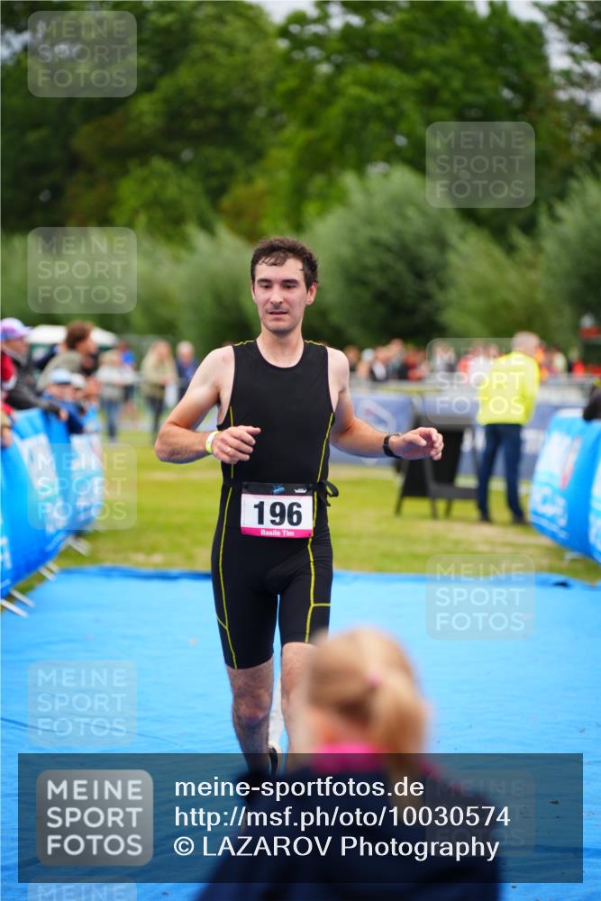 30.08.2026 - Elbe Triathlon Hamburg LAZAROV Photography http://msf.ph/oto/10030574 30.08.2026 10:24:09 Ziel 196 meine-sportfotos.de