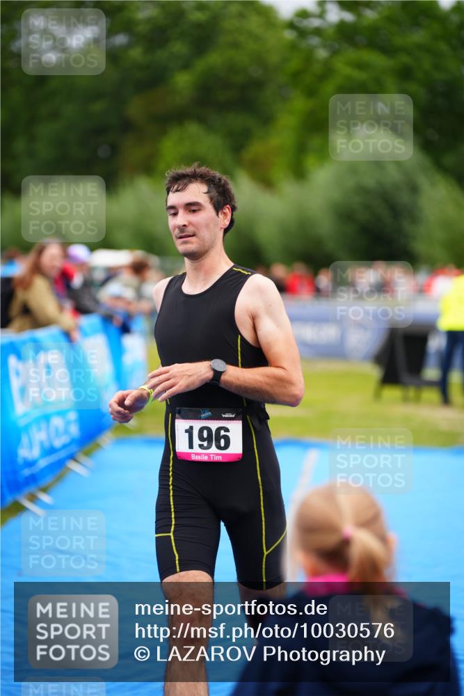 30.08.2026 - Elbe Triathlon Hamburg LAZAROV Photography http://msf.ph/oto/10030576 30.08.2026 10:24:09 Ziel 196 meine-sportfotos.de