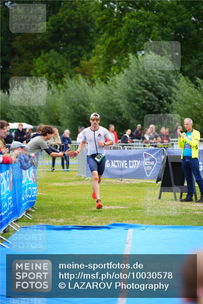 30.08.2026 - Elbe Triathlon Hamburg LAZAROV Photography http://msf.ph/oto/10030578 30.08.2026 10:25:00 Ziel 527 meine-sportfotos.de