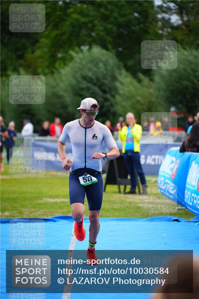 30.08.2026 - Elbe Triathlon Hamburg LAZAROV Photography http://msf.ph/oto/10030584 30.08.2026 10:25:02 Ziel 258, 527 meine-sportfotos.de