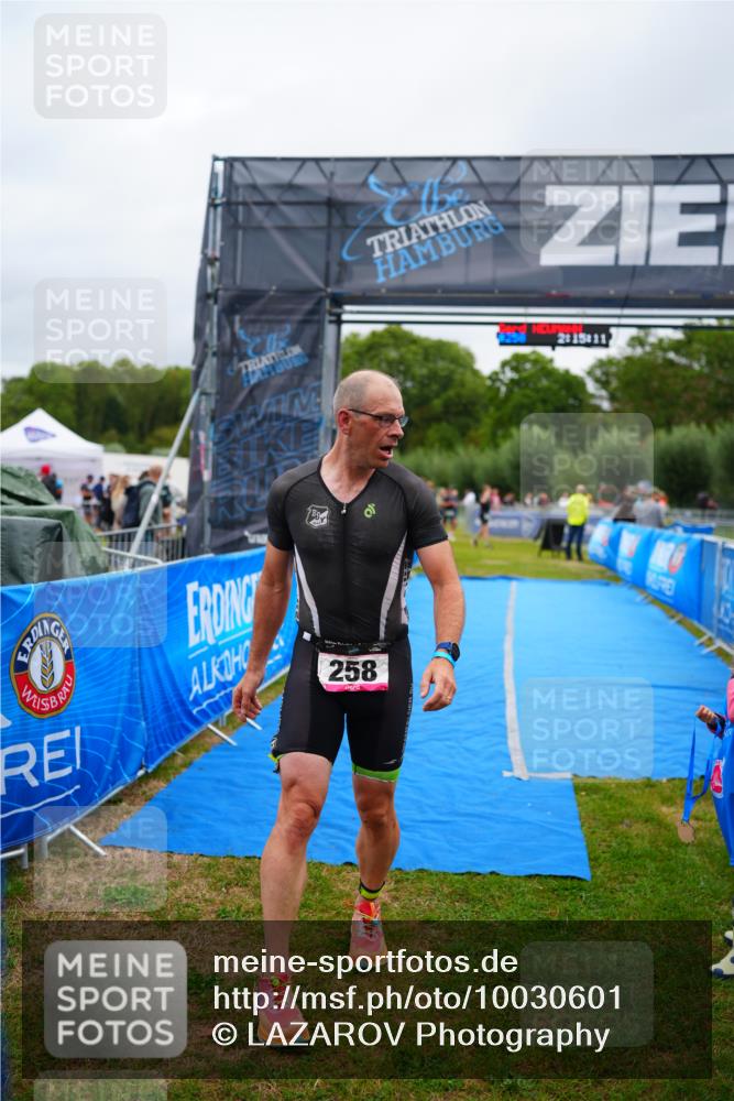 30.08.2026 - Elbe Triathlon Hamburg LAZAROV Photography http://msf.ph/oto/10030601 30.08.2026 10:25:14 Ziel  meine-sportfotos.de