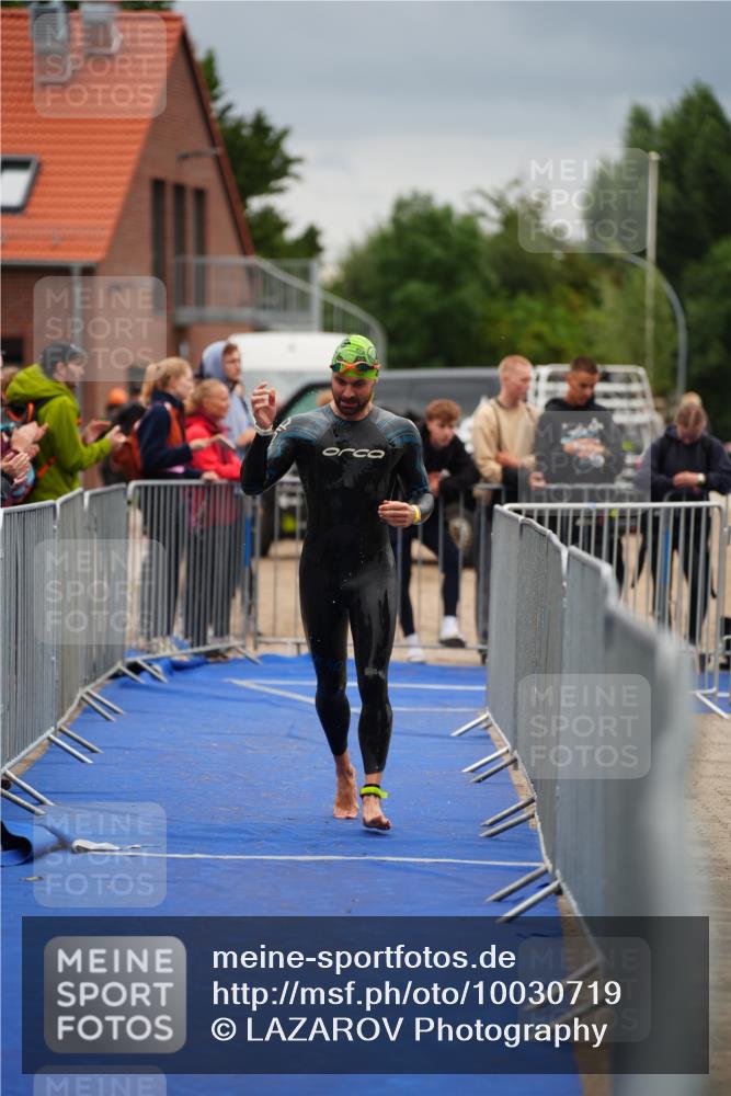 30.08.2026 - Elbe Triathlon Hamburg LAZAROV Photography http://msf.ph/oto/10030719 30.08.2026 08:27:32 Schwimmen 232, 238, 240 meine-sportfotos.de