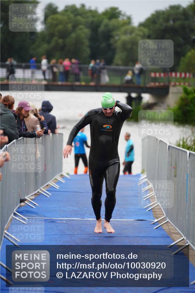 30.08.2026 - Elbe Triathlon Hamburg LAZAROV Photography http://msf.ph/oto/10030920 30.08.2026 08:30:57 Schwimmen 201, 211 meine-sportfotos.de
