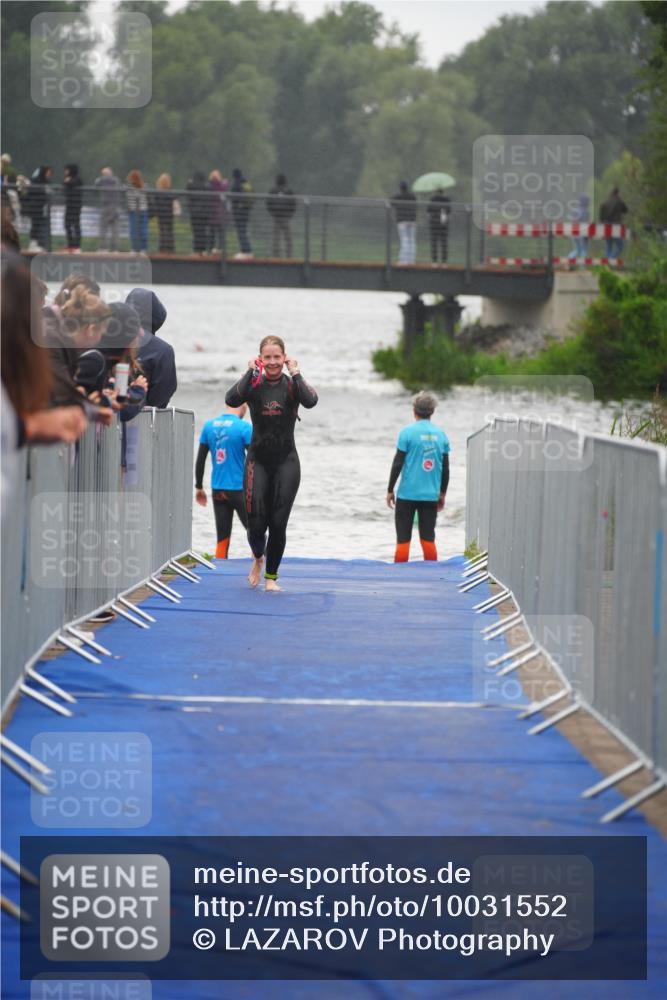 30.08.2026 - Elbe Triathlon Hamburg LAZAROV Photography http://msf.ph/oto/10031552 30.08.2026 08:37:28 Schwimmen 313, 361 meine-sportfotos.de