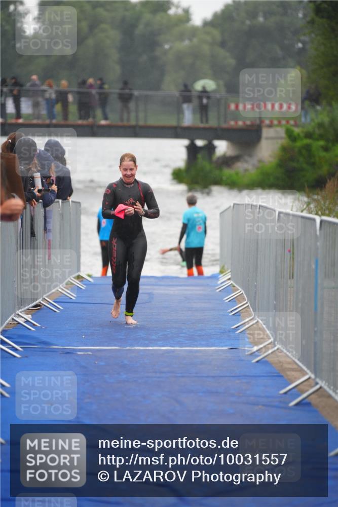30.08.2026 - Elbe Triathlon Hamburg LAZAROV Photography http://msf.ph/oto/10031557 30.08.2026 08:37:30 Schwimmen 313, 361 meine-sportfotos.de