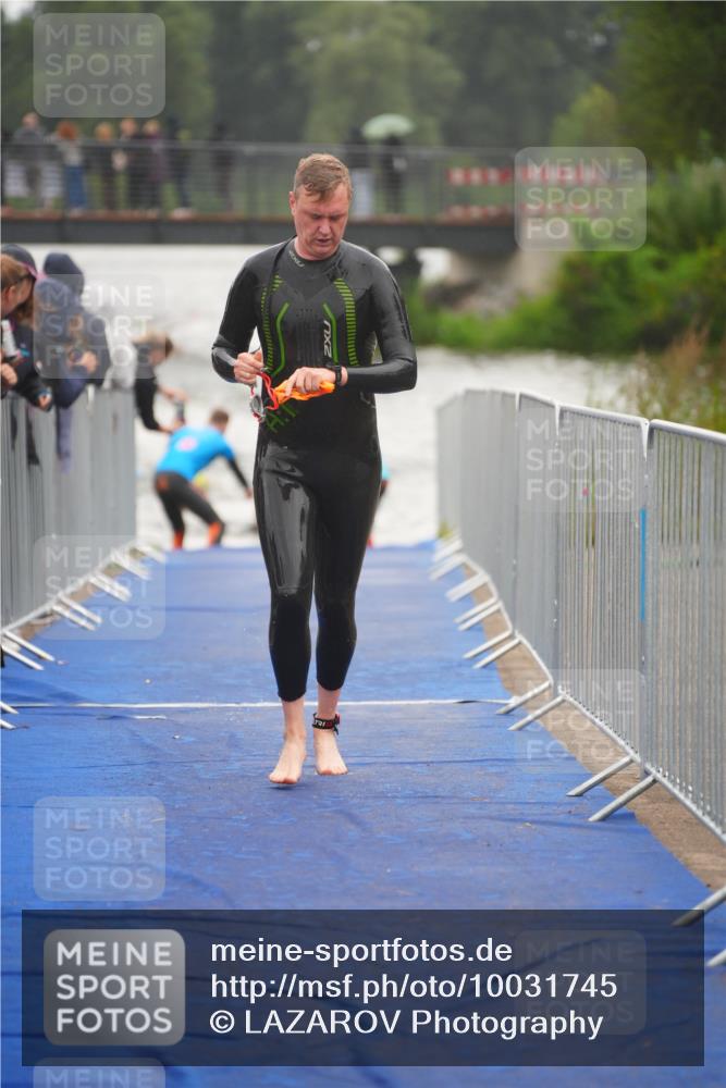 30.08.2026 - Elbe Triathlon Hamburg LAZAROV Photography http://msf.ph/oto/10031745 30.08.2026 08:38:17 Schwimmen 202, 260, 310, 324, 338 meine-sportfotos.de