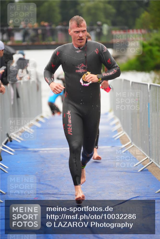 30.08.2026 - Elbe Triathlon Hamburg LAZAROV Photography http://msf.ph/oto/10032286 30.08.2026 08:41:19 Schwimmen 245, 273, 279, 305, 317, 327, 329, 376, 393 meine-sportfotos.de