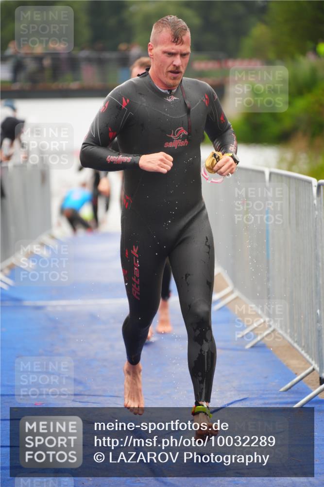 30.08.2026 - Elbe Triathlon Hamburg LAZAROV Photography http://msf.ph/oto/10032289 30.08.2026 08:41:19 Schwimmen 245, 273, 279, 305, 317, 327, 329, 376, 393 meine-sportfotos.de