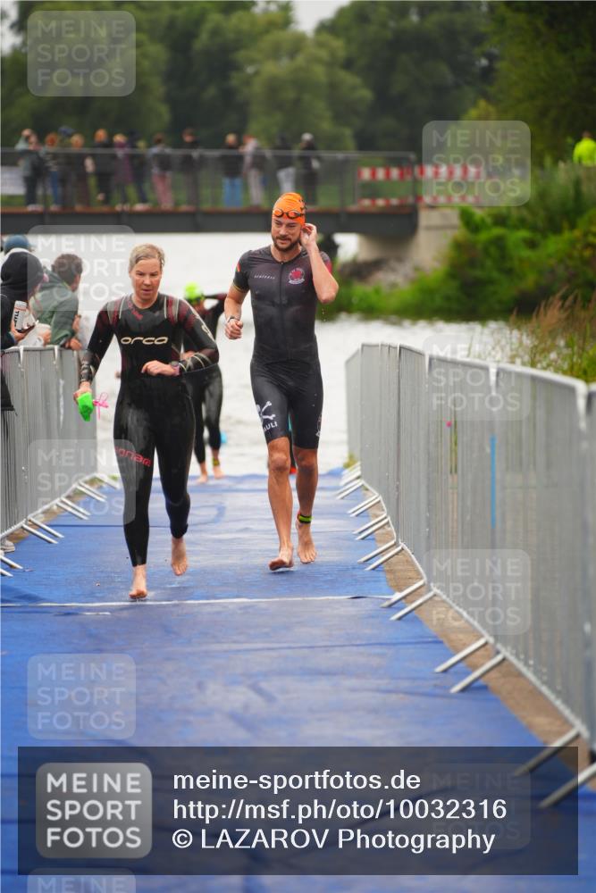 30.08.2026 - Elbe Triathlon Hamburg LAZAROV Photography http://msf.ph/oto/10032316 30.08.2026 08:41:25 Schwimmen 245, 259, 273, 279, 292, 305, 317, 329, 376, 393 meine-sportfotos.de