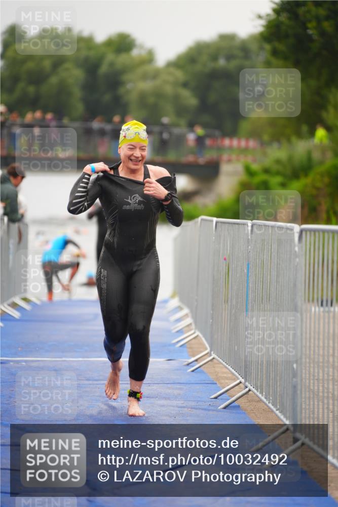 30.08.2026 - Elbe Triathlon Hamburg LAZAROV Photography http://msf.ph/oto/10032492 30.08.2026 08:42:34 Schwimmen 358, 385 meine-sportfotos.de
