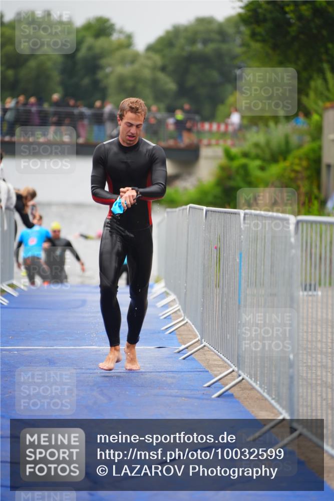 30.08.2026 - Elbe Triathlon Hamburg LAZAROV Photography http://msf.ph/oto/10032599 30.08.2026 08:43:14 Schwimmen 249, 267, 352, 362 meine-sportfotos.de