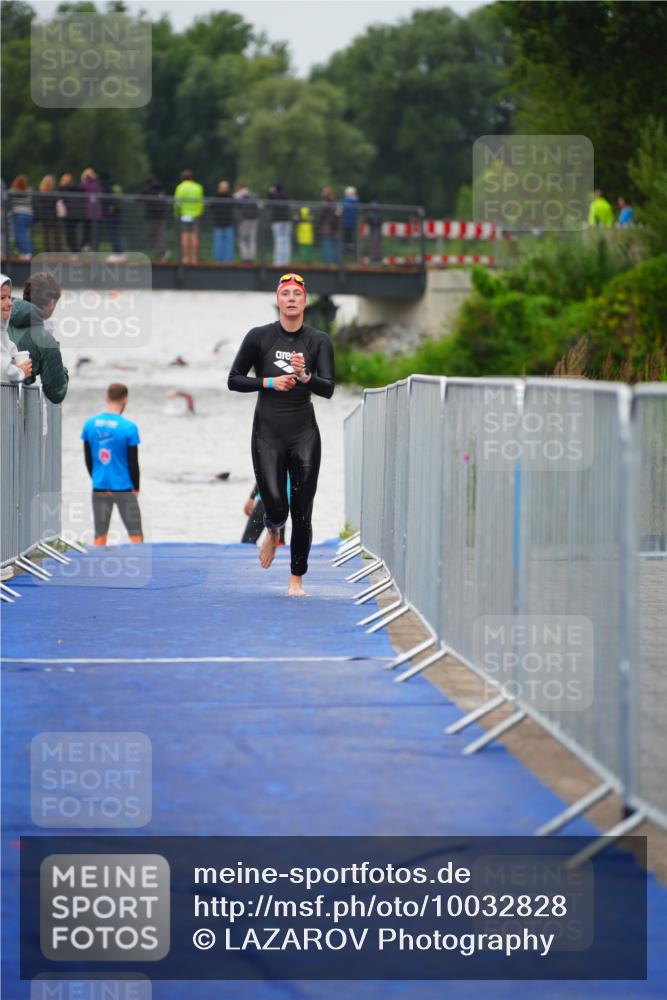 30.08.2026 - Elbe Triathlon Hamburg LAZAROV Photography http://msf.ph/oto/10032828 30.08.2026 08:46:20 Schwimmen 330, 331 meine-sportfotos.de