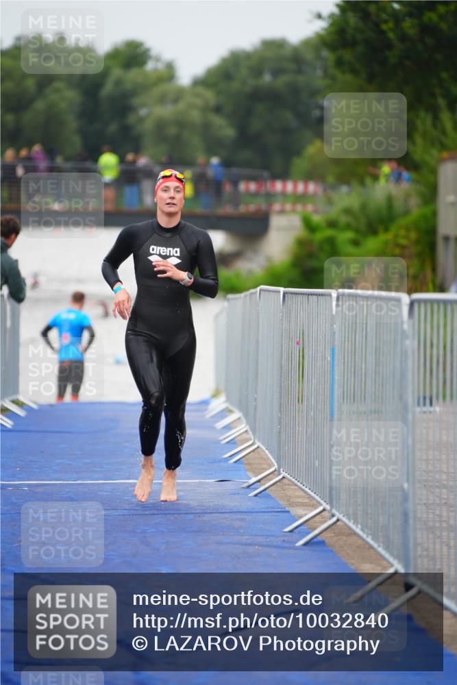30.08.2026 - Elbe Triathlon Hamburg LAZAROV Photography http://msf.ph/oto/10032840 30.08.2026 08:46:22 Schwimmen 330, 331 meine-sportfotos.de