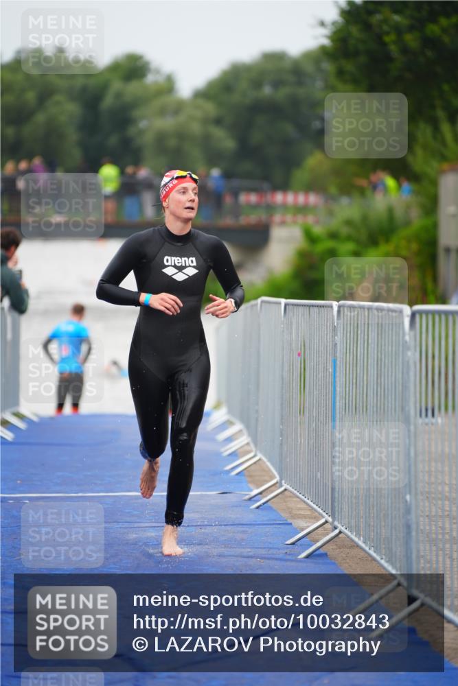 30.08.2026 - Elbe Triathlon Hamburg LAZAROV Photography http://msf.ph/oto/10032843 30.08.2026 08:46:23 Schwimmen 330, 331 meine-sportfotos.de