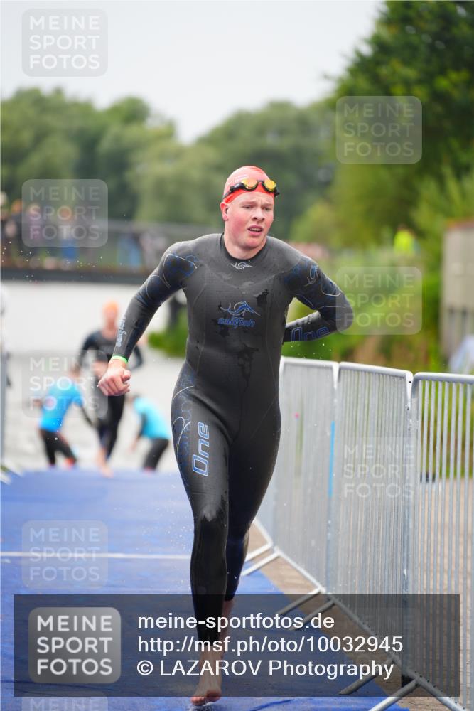 30.08.2026 - Elbe Triathlon Hamburg LAZAROV Photography http://msf.ph/oto/10032945 30.08.2026 08:47:29 Schwimmen 412, 433 meine-sportfotos.de