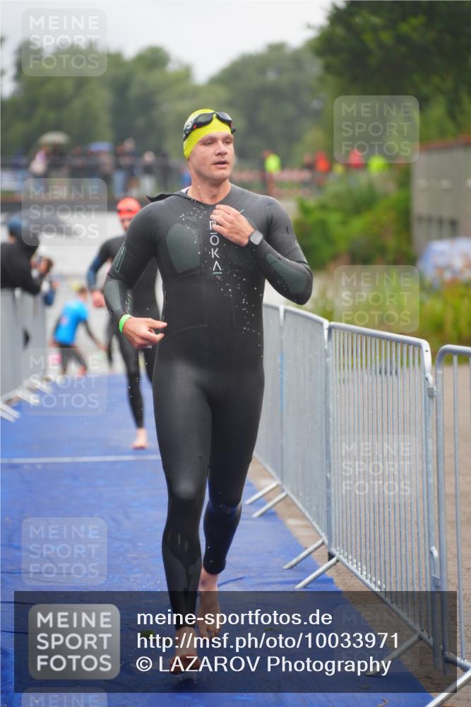 30.08.2026 - Elbe Triathlon Hamburg LAZAROV Photography http://msf.ph/oto/10033971 30.08.2026 08:55:38 Schwimmen 489, 504 meine-sportfotos.de