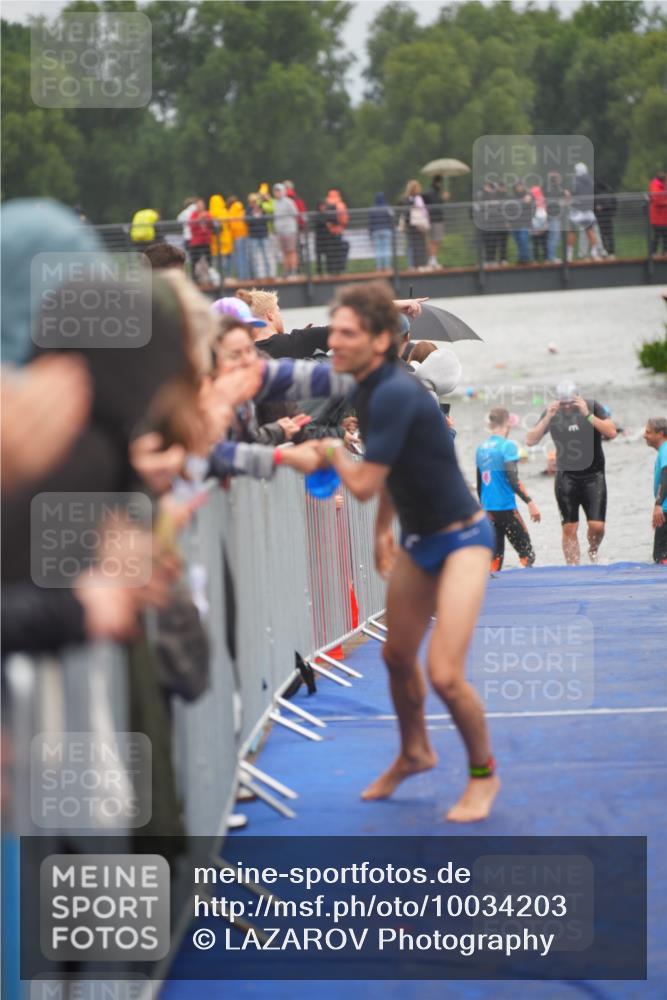 30.08.2026 - Elbe Triathlon Hamburg LAZAROV Photography http://msf.ph/oto/10034203 30.08.2026 08:56:44 Schwimmen 434, 488, 490 meine-sportfotos.de