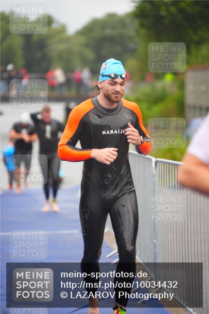 30.08.2026 - Elbe Triathlon Hamburg LAZAROV Photography http://msf.ph/oto/10034432 30.08.2026 08:58:13 Schwimmen 404, 441, 443, 623, 637, 841, 1894 meine-sportfotos.de
