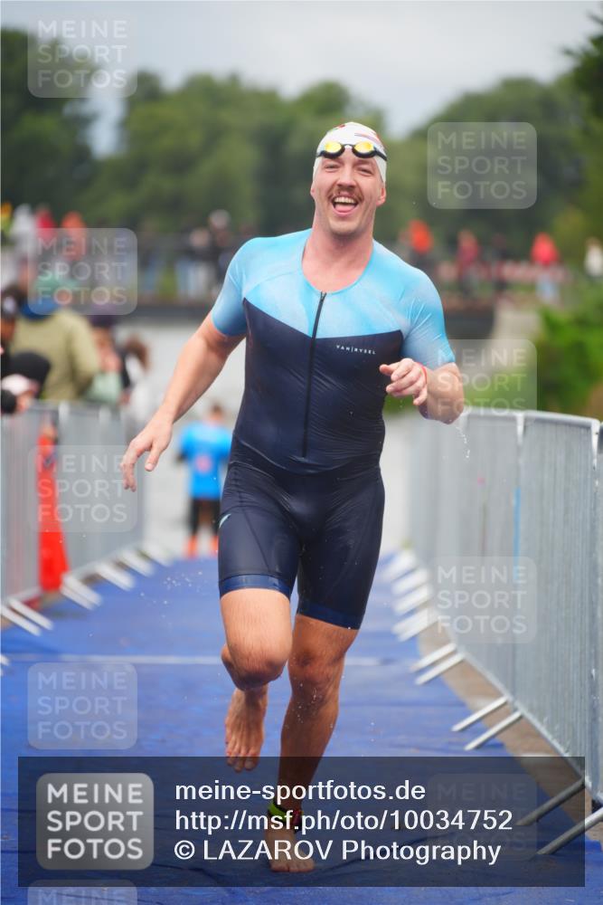 30.08.2026 - Elbe Triathlon Hamburg LAZAROV Photography http://msf.ph/oto/10034752 30.08.2026 08:59:54 Schwimmen 516, 528, 597, 606 meine-sportfotos.de