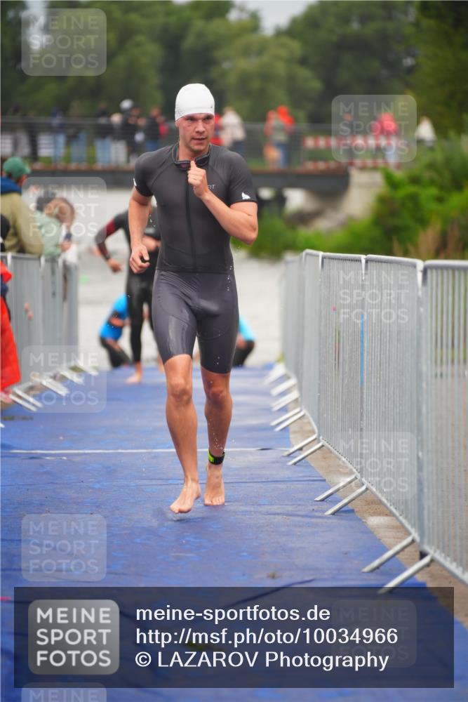 30.08.2026 - Elbe Triathlon Hamburg LAZAROV Photography http://msf.ph/oto/10034966 30.08.2026 09:01:16 Schwimmen 508, 540, 554, 608, 609, 643, 1897 meine-sportfotos.de