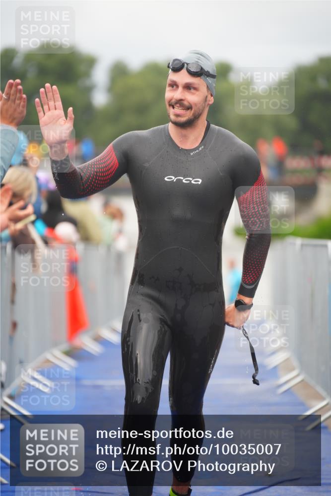 30.08.2026 - Elbe Triathlon Hamburg LAZAROV Photography http://msf.ph/oto/10035007 30.08.2026 09:01:22 Schwimmen 491, 508, 554, 608, 1897 meine-sportfotos.de