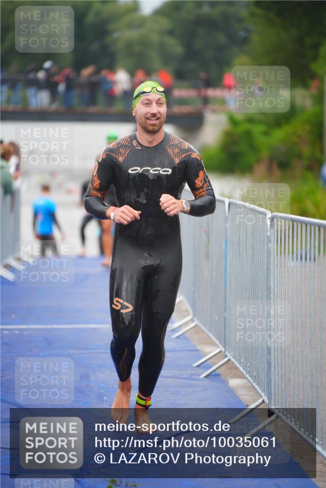 30.08.2026 - Elbe Triathlon Hamburg LAZAROV Photography http://msf.ph/oto/10035061 30.08.2026 09:01:57 Schwimmen 582, 607 meine-sportfotos.de