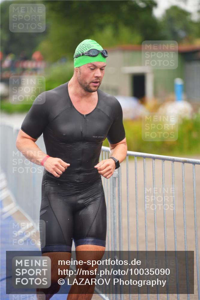 30.08.2026 - Elbe Triathlon Hamburg LAZAROV Photography http://msf.ph/oto/10035090 30.08.2026 09:02:05 Schwimmen 573, 582, 607, 701 meine-sportfotos.de