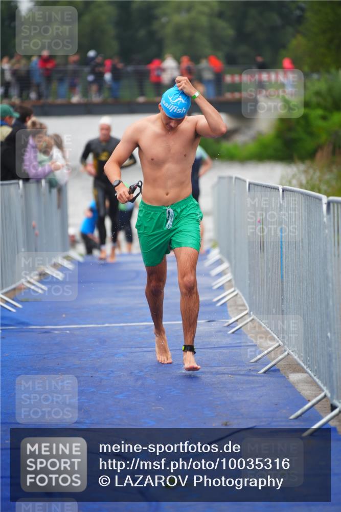 30.08.2026 - Elbe Triathlon Hamburg LAZAROV Photography http://msf.ph/oto/10035316 30.08.2026 09:03:10 Schwimmen 439, 557, 605, 621, 968 meine-sportfotos.de