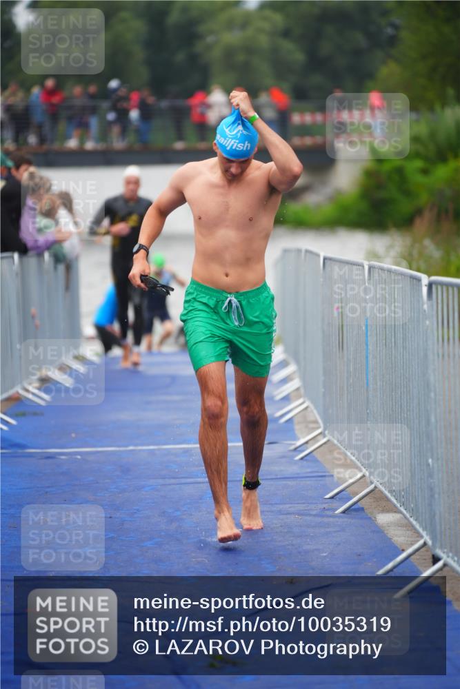 30.08.2026 - Elbe Triathlon Hamburg LAZAROV Photography http://msf.ph/oto/10035319 30.08.2026 09:03:11 Schwimmen 557, 605, 621, 968 meine-sportfotos.de
