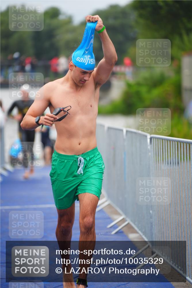 30.08.2026 - Elbe Triathlon Hamburg LAZAROV Photography http://msf.ph/oto/10035329 30.08.2026 09:03:12 Schwimmen 557, 605, 621, 718, 968 meine-sportfotos.de