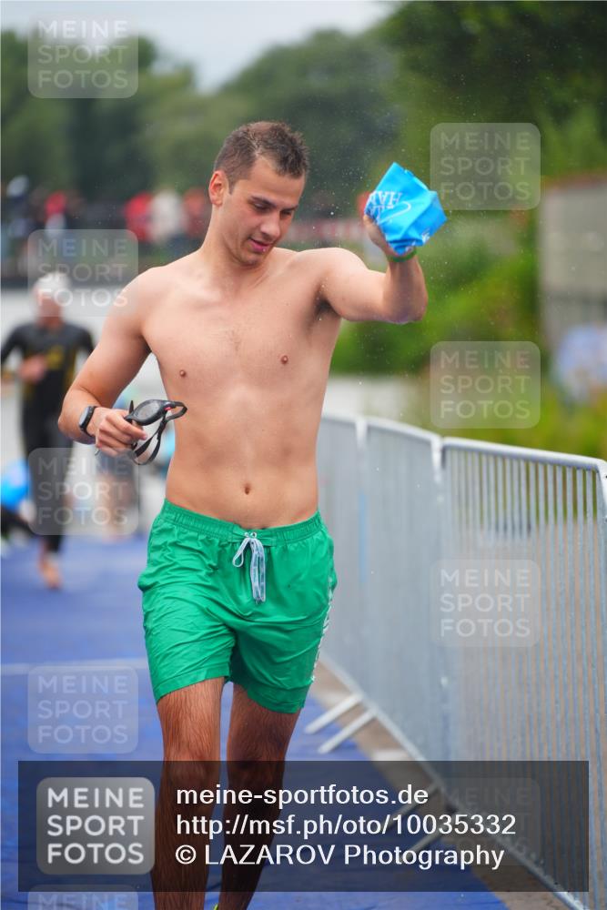 30.08.2026 - Elbe Triathlon Hamburg LAZAROV Photography http://msf.ph/oto/10035332 30.08.2026 09:03:12 Schwimmen 557, 605, 621, 718, 968 meine-sportfotos.de