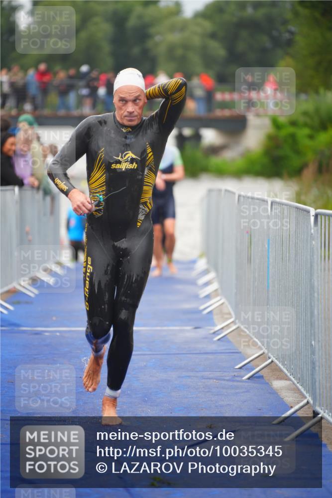 30.08.2026 - Elbe Triathlon Hamburg LAZAROV Photography http://msf.ph/oto/10035345 30.08.2026 09:03:16 Schwimmen 475, 605, 618, 621, 718, 968 meine-sportfotos.de