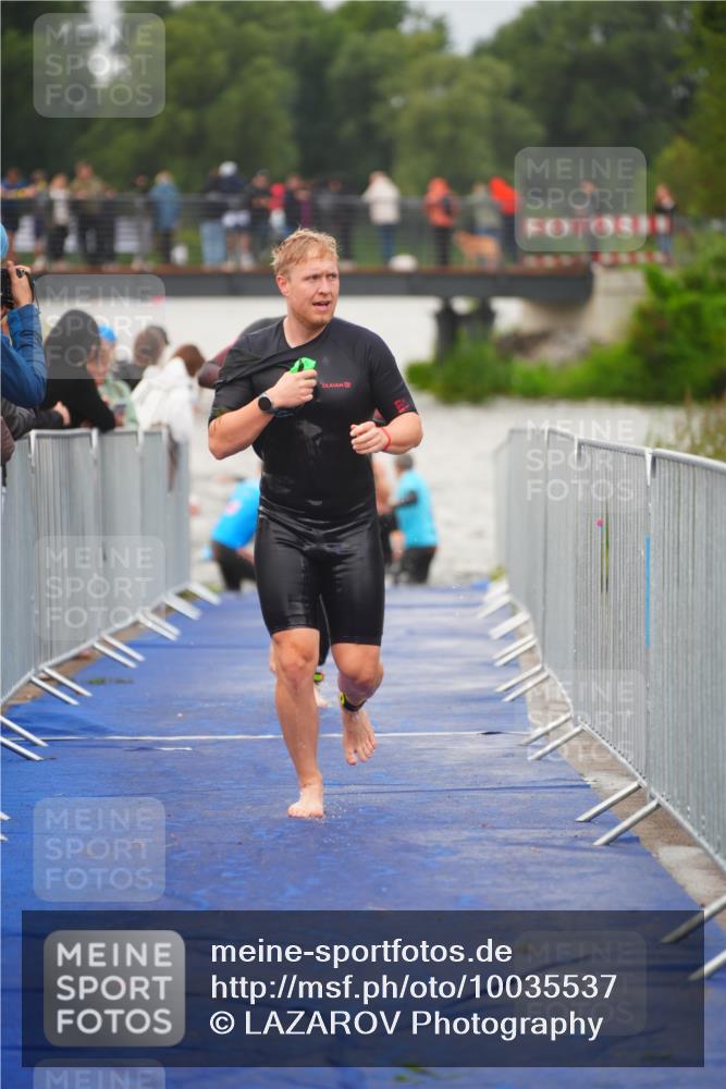 30.08.2026 - Elbe Triathlon Hamburg LAZAROV Photography http://msf.ph/oto/10035537 30.08.2026 09:04:04 Schwimmen 533, 555, 611, 739 meine-sportfotos.de