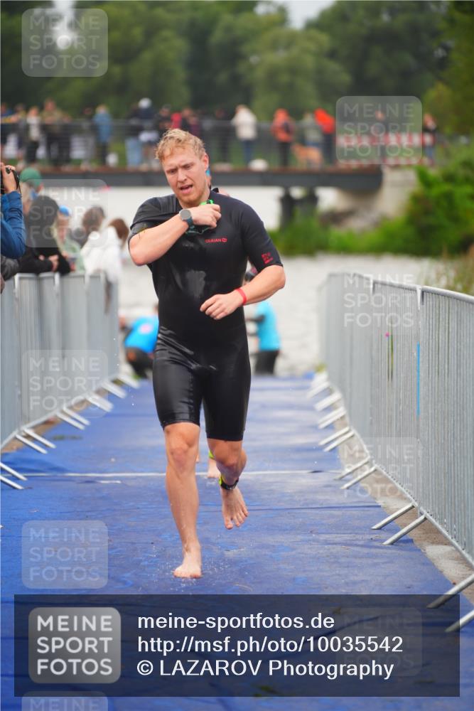 30.08.2026 - Elbe Triathlon Hamburg LAZAROV Photography http://msf.ph/oto/10035542 30.08.2026 09:04:05 Schwimmen 533, 555, 611, 739 meine-sportfotos.de