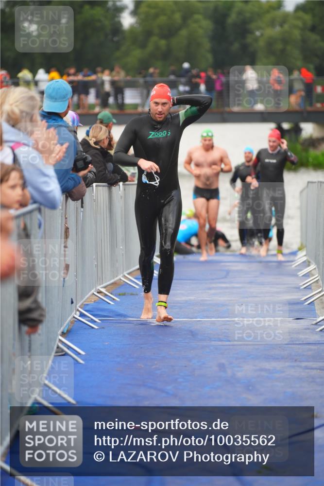 30.08.2026 - Elbe Triathlon Hamburg LAZAROV Photography http://msf.ph/oto/10035562 30.08.2026 09:04:09 Schwimmen 533, 555, 596, 739 meine-sportfotos.de