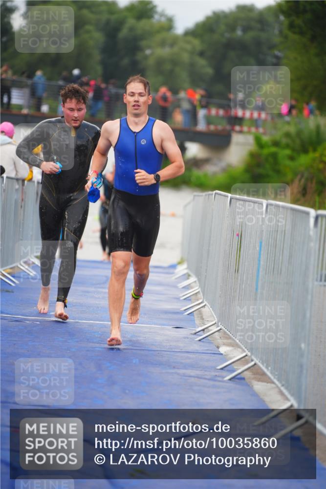 30.08.2026 - Elbe Triathlon Hamburg LAZAROV Photography http://msf.ph/oto/10035860 30.08.2026 09:05:19 Schwimmen 556, 581, 628 meine-sportfotos.de