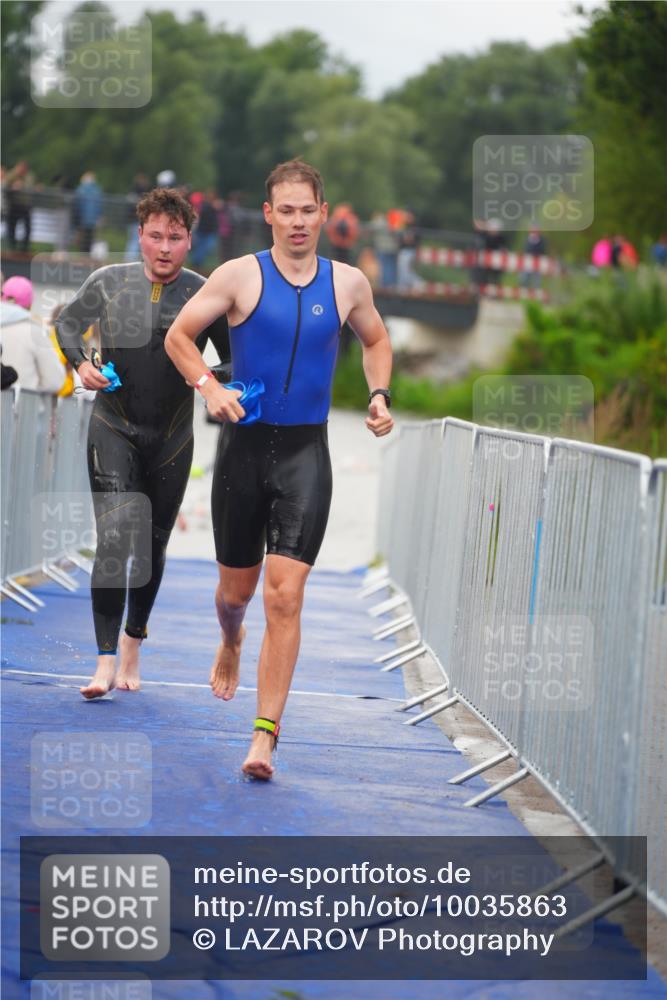 30.08.2026 - Elbe Triathlon Hamburg LAZAROV Photography http://msf.ph/oto/10035863 30.08.2026 09:05:19 Schwimmen 556, 581, 628 meine-sportfotos.de