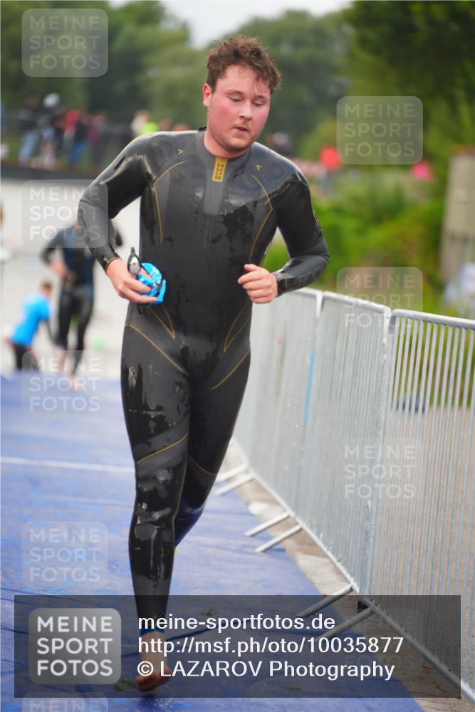 30.08.2026 - Elbe Triathlon Hamburg LAZAROV Photography http://msf.ph/oto/10035877 30.08.2026 09:05:21 Schwimmen 556, 581, 628 meine-sportfotos.de